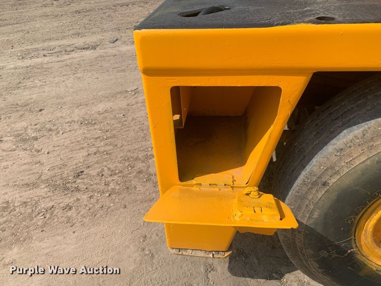 image for item LH9751 2002 Broderson IC-80-1F  crane