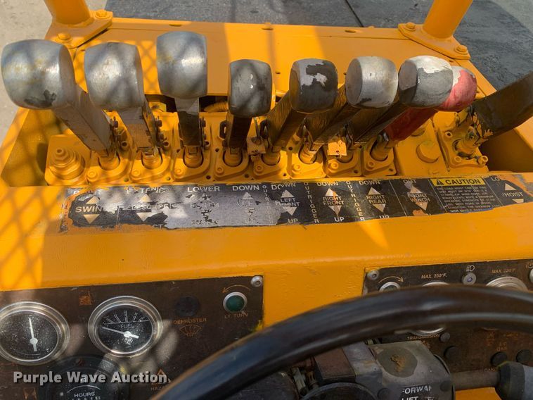 image for item LH9751 2002 Broderson IC-80-1F  crane