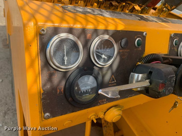 image for item LH9751 2002 Broderson IC-80-1F  crane