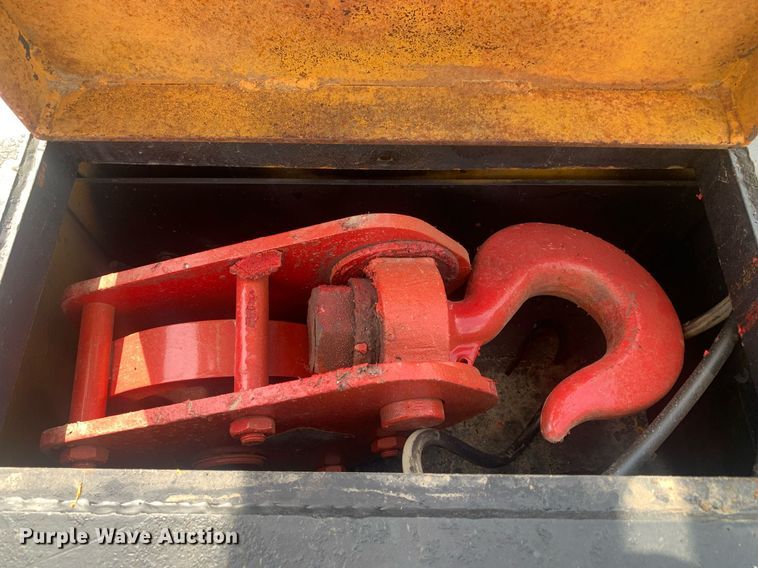 image for item LH9751 2002 Broderson IC-80-1F  crane