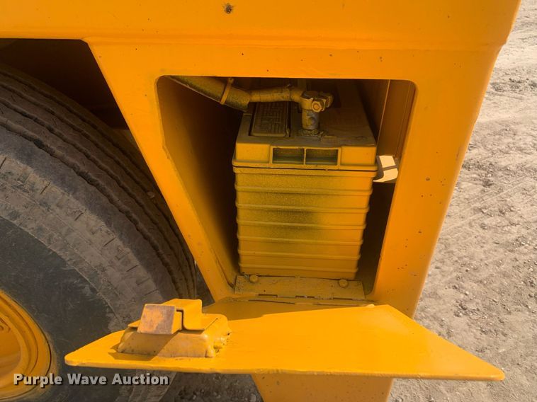 image for item LH9751 2002 Broderson IC-80-1F  crane