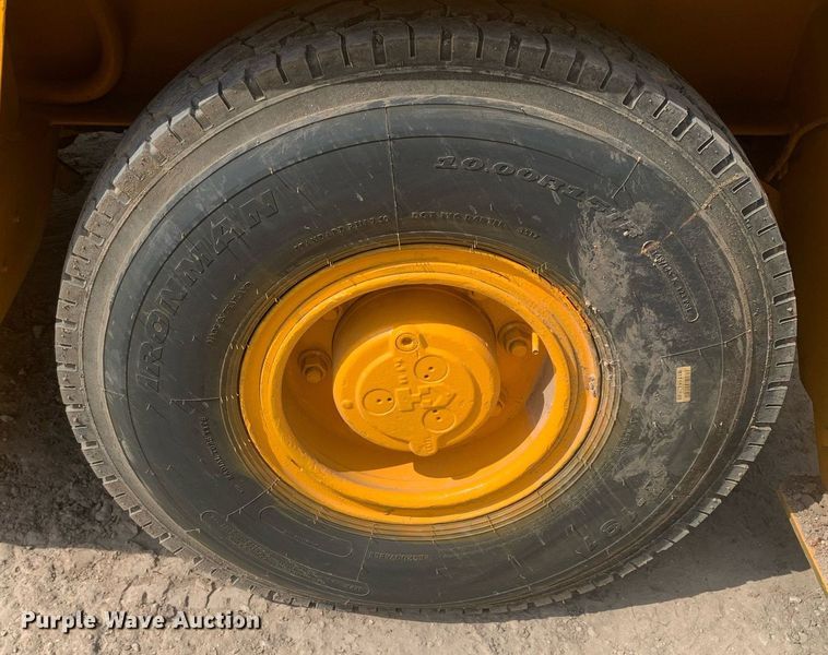 image for item LH9751 2002 Broderson IC-80-1F  crane