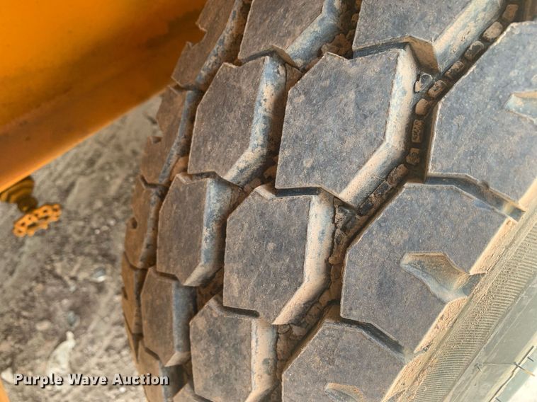 image for item LH9751 2002 Broderson IC-80-1F  crane