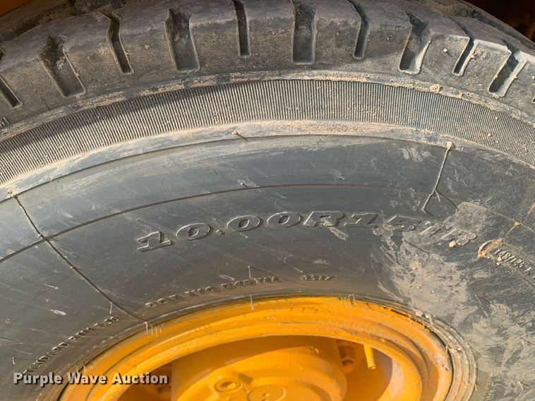 image for item LH9751 2002 Broderson IC-80-1F  crane