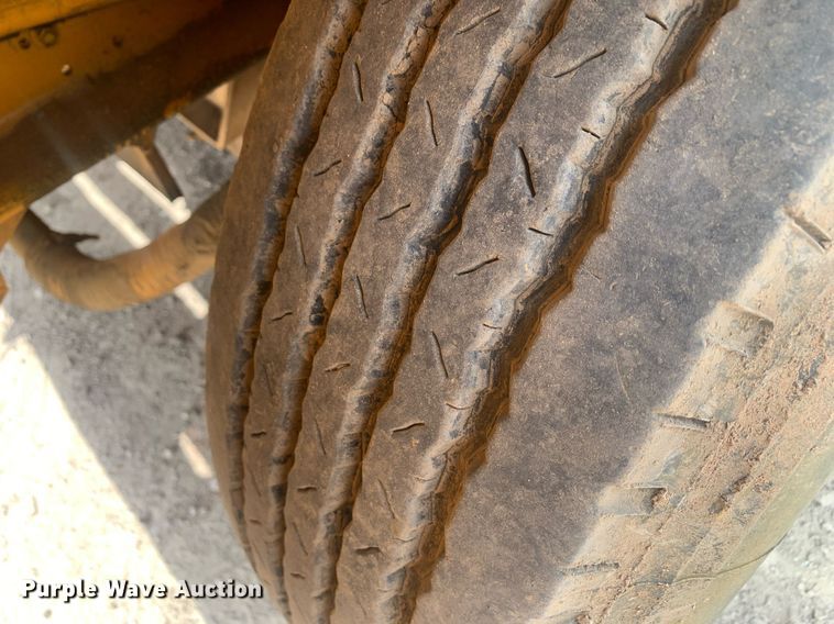 image for item LH9751 2002 Broderson IC-80-1F  crane