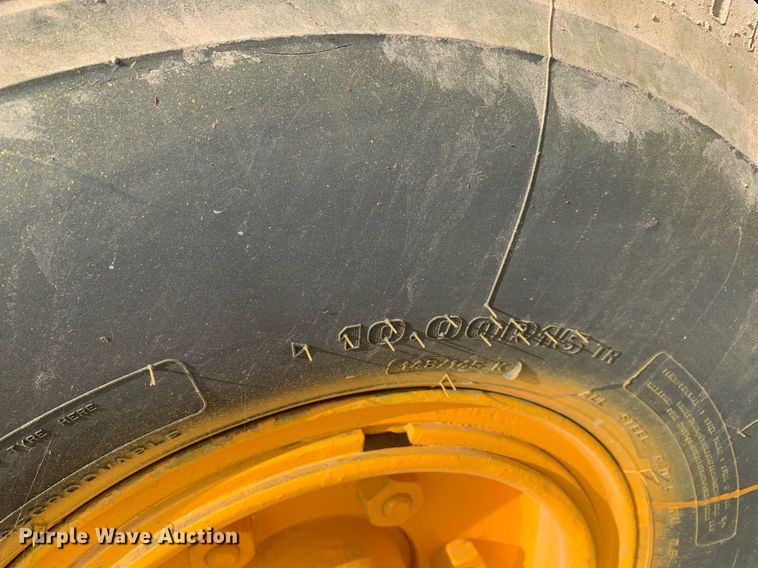 image for item LH9751 2002 Broderson IC-80-1F  crane