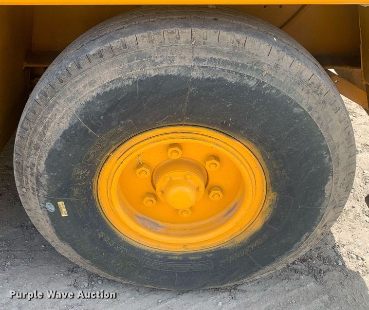 image for item LH9751 2002 Broderson IC-80-1F  crane