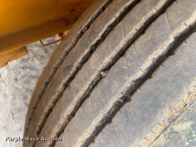 image for item LH9751 2002 Broderson IC-80-1F  crane