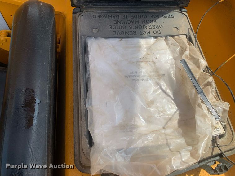 image for item LH9751 2002 Broderson IC-80-1F  crane