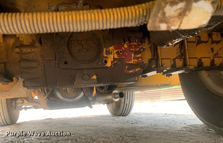 image for item LH9751 2002 Broderson IC-80-1F  crane