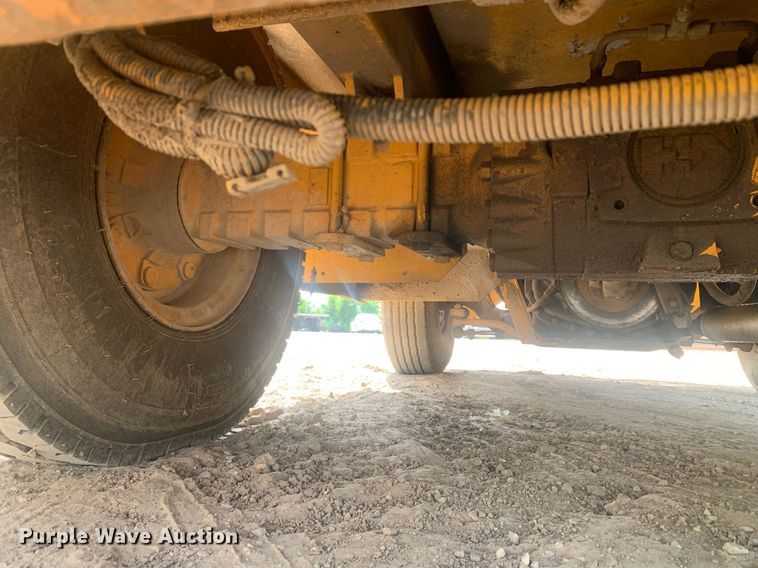 image for item LH9751 2002 Broderson IC-80-1F  crane