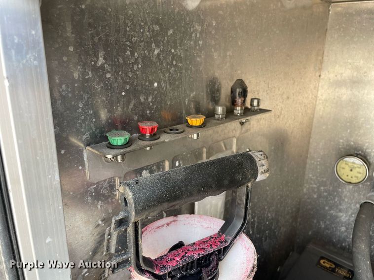 image for item LJ9782 2016 International WorkStar 7600  vacuum truck