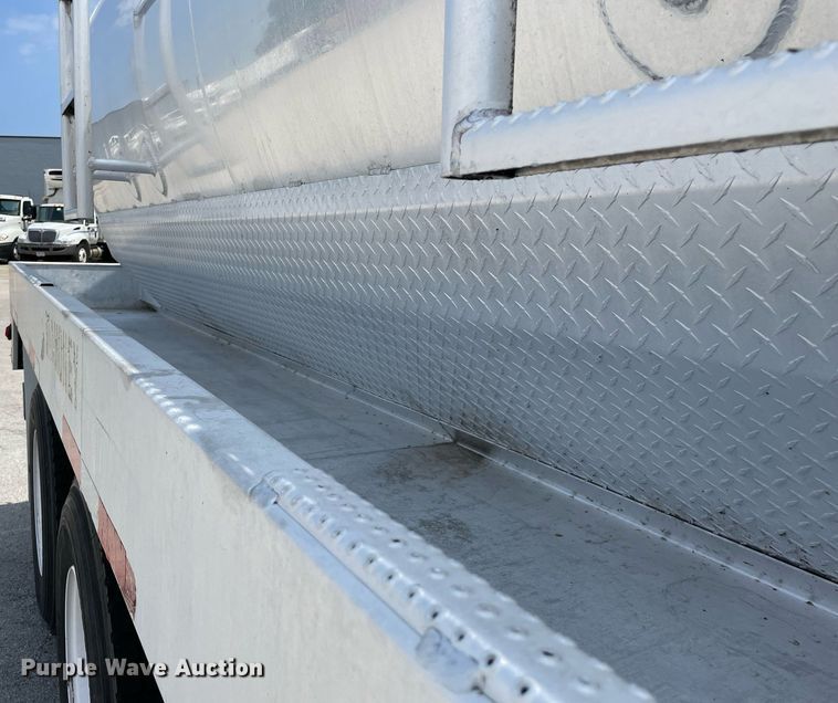 image for item LJ9782 2016 International WorkStar 7600  vacuum truck