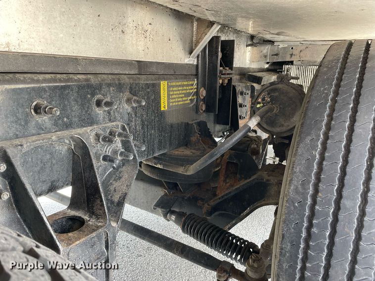 image for item LJ9782 2016 International WorkStar 7600  vacuum truck