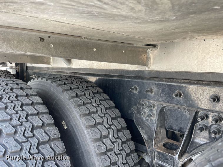 image for item LJ9782 2016 International WorkStar 7600  vacuum truck