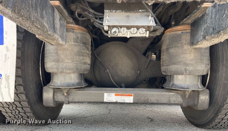 image for item LJ9782 2016 International WorkStar 7600  vacuum truck