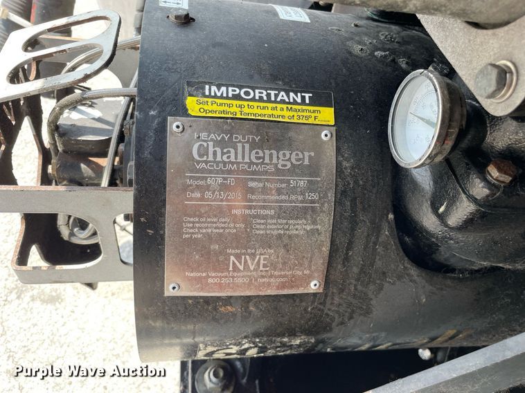 image for item LJ9782 2016 International WorkStar 7600  vacuum truck