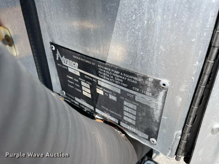 image for item LJ9782 2016 International WorkStar 7600  vacuum truck