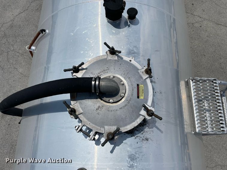 image for item LJ9782 2016 International WorkStar 7600  vacuum truck