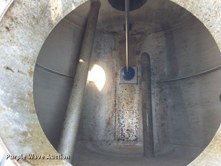 image for item LJ9782 2016 International WorkStar 7600  vacuum truck