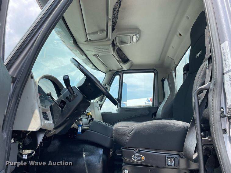 image for item LJ9782 2016 International WorkStar 7600  vacuum truck