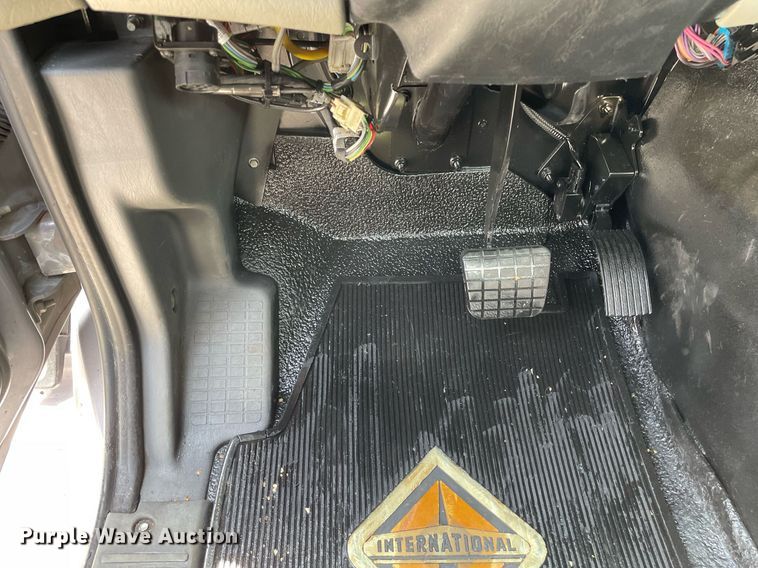 image for item LJ9782 2016 International WorkStar 7600  vacuum truck