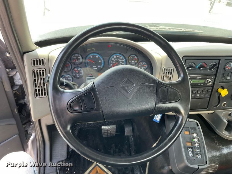 image for item LJ9782 2016 International WorkStar 7600  vacuum truck