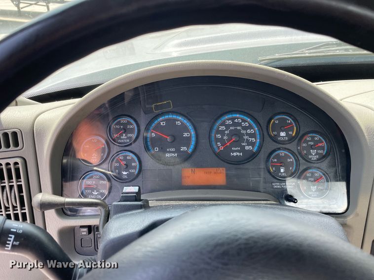 image for item LJ9782 2016 International WorkStar 7600  vacuum truck