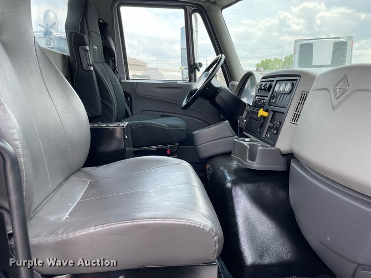 image for item LJ9782 2016 International WorkStar 7600  vacuum truck