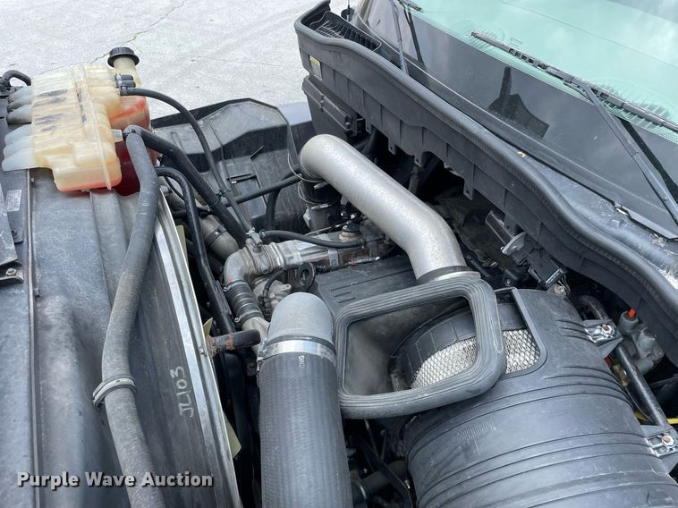 image for item LJ9782 2016 International WorkStar 7600  vacuum truck