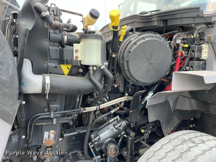 image for item LJ9782 2016 International WorkStar 7600  vacuum truck