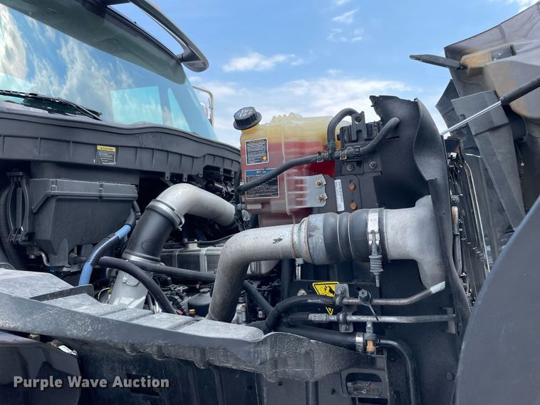 image for item LJ9782 2016 International WorkStar 7600  vacuum truck