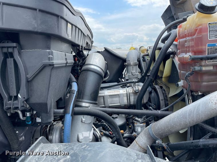 image for item LJ9782 2016 International WorkStar 7600  vacuum truck