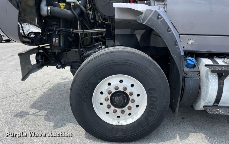 image for item LJ9782 2016 International WorkStar 7600  vacuum truck