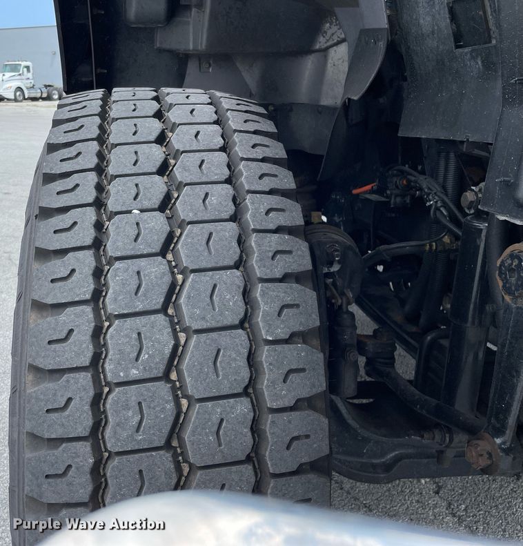 image for item LJ9782 2016 International WorkStar 7600  vacuum truck