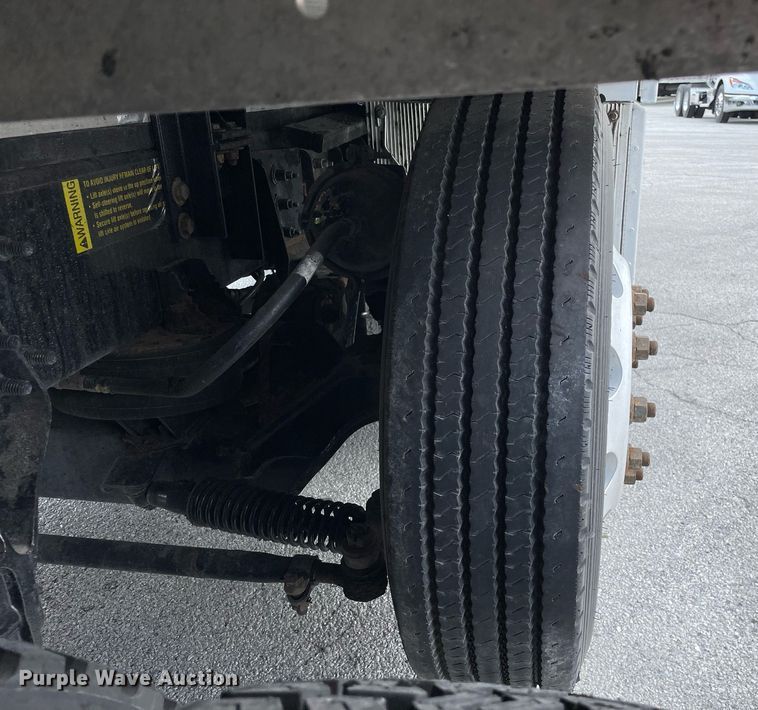 image for item LJ9782 2016 International WorkStar 7600  vacuum truck