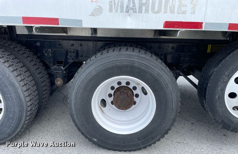 image for item LJ9782 2016 International WorkStar 7600  vacuum truck