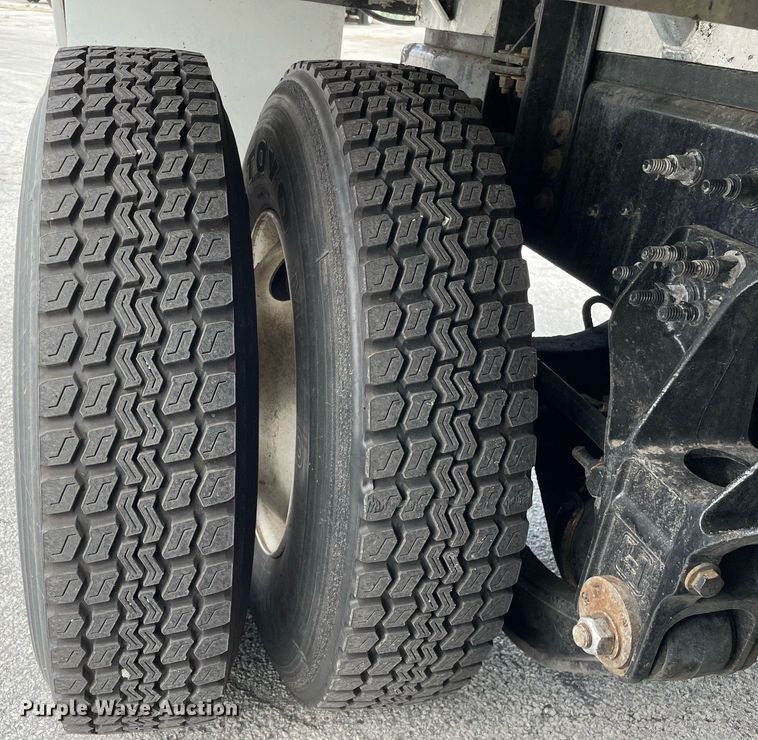 image for item LJ9782 2016 International WorkStar 7600  vacuum truck