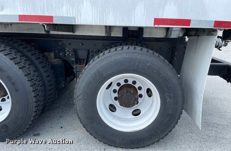 image for item LJ9782 2016 International WorkStar 7600  vacuum truck