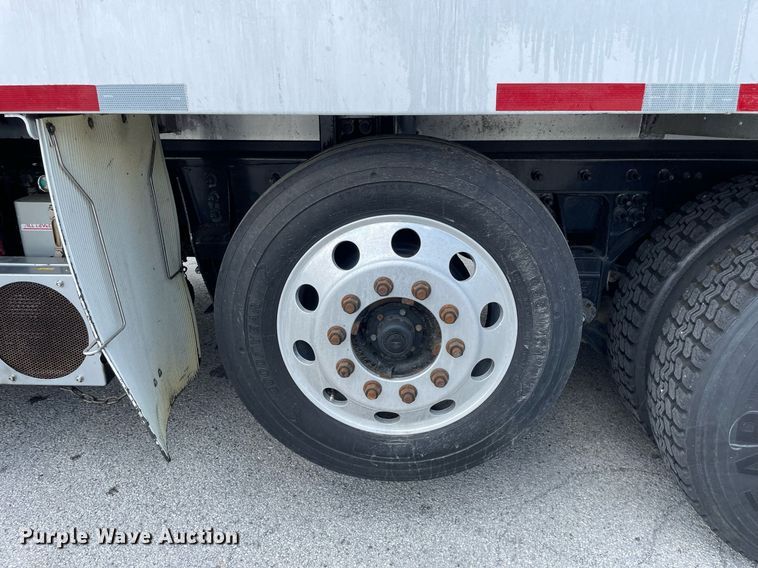 image for item LJ9782 2016 International WorkStar 7600  vacuum truck