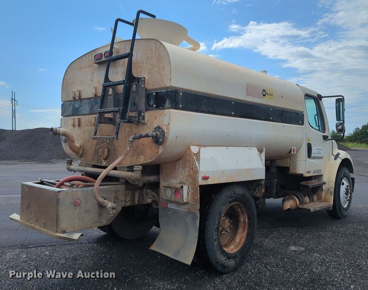 image for item LM9850 2007 Freightliner Business Class M2  water truck