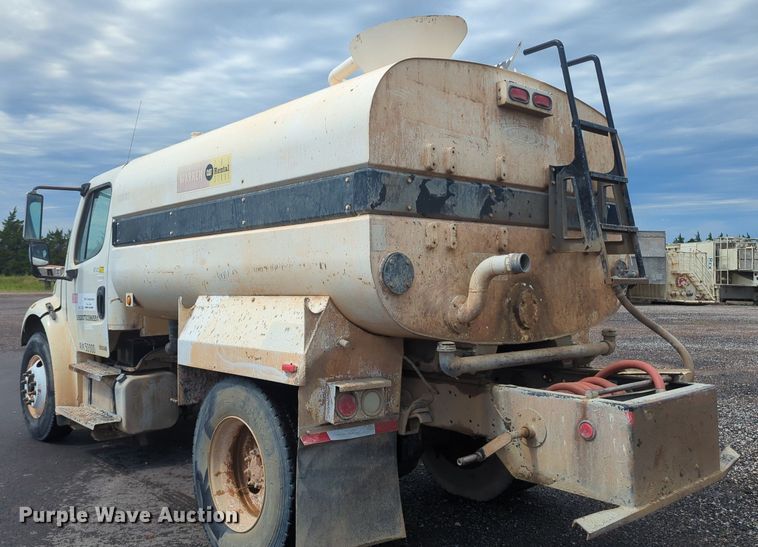 image for item LM9850 2007 Freightliner Business Class M2  water truck