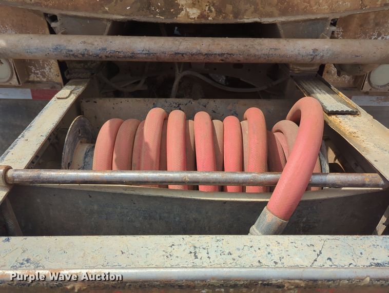 image for item LM9850 2007 Freightliner Business Class M2  water truck