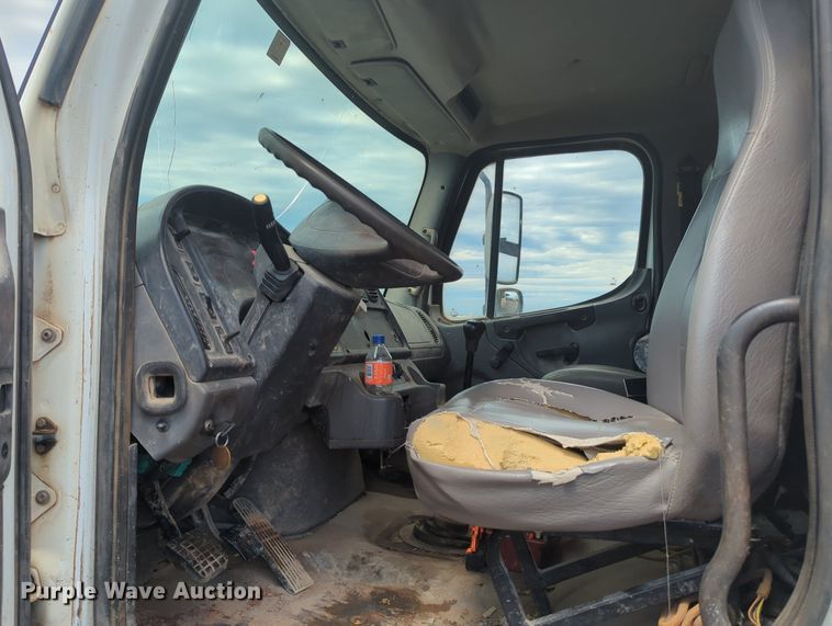 image for item LM9850 2007 Freightliner Business Class M2  water truck