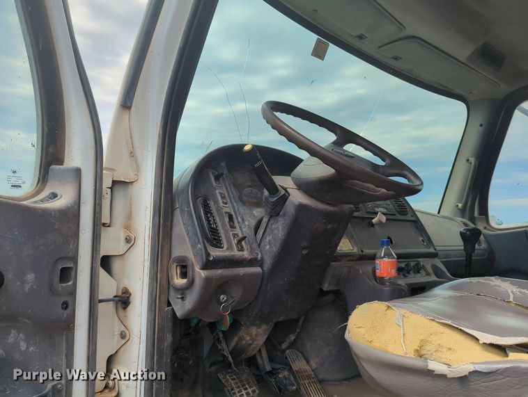 image for item LM9850 2007 Freightliner Business Class M2  water truck