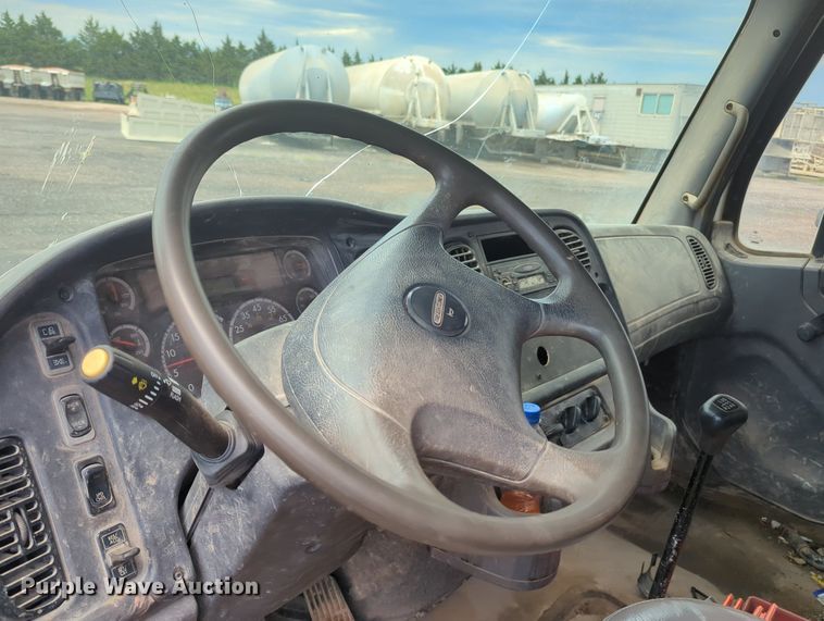 image for item LM9850 2007 Freightliner Business Class M2  water truck