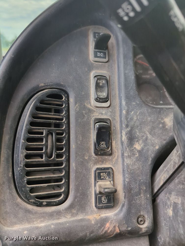 image for item LM9850 2007 Freightliner Business Class M2  water truck