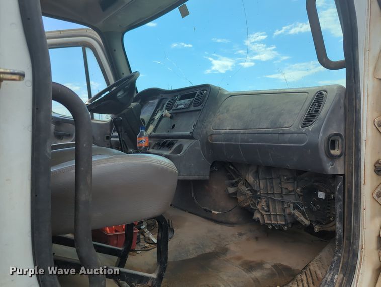 image for item LM9850 2007 Freightliner Business Class M2  water truck