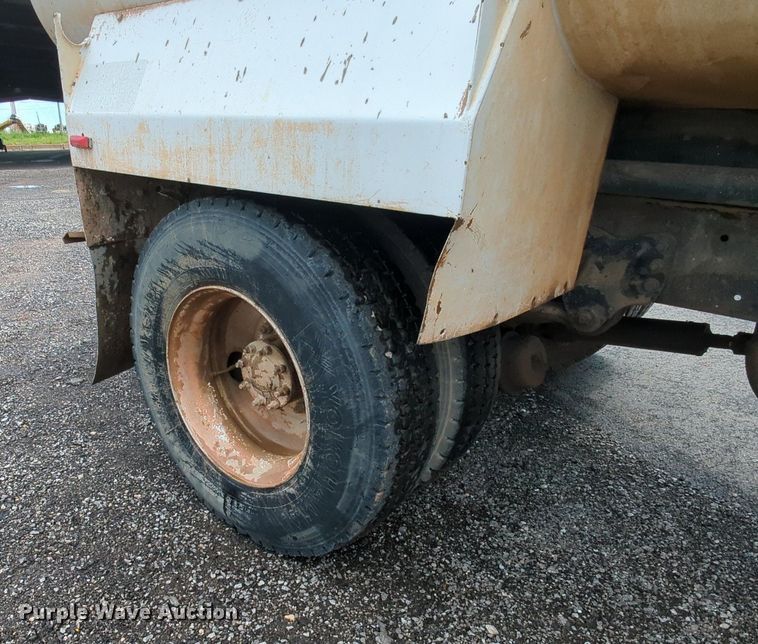 image for item LM9850 2007 Freightliner Business Class M2  water truck