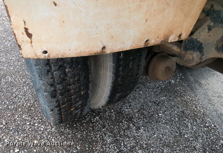 image for item LM9850 2007 Freightliner Business Class M2  water truck